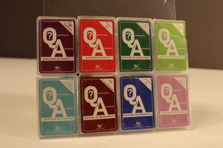 Questionnons Autrement : questions de distance(s)?